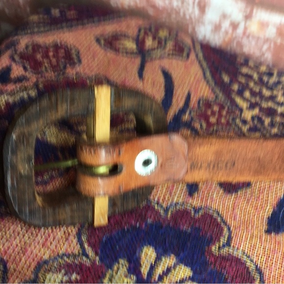 Vintage 70s Hand Tooled Brown Leather Mexican Belt with Wooden Buckle - Picture 5 of 6